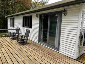 Raccoon Cove Waterfront Hideaway - Image 4