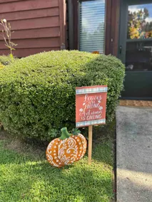 Cheerful 2-bedroom 2-bath townhome - Image 2
