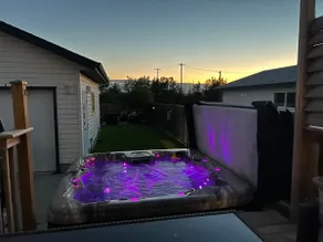 Hot Tub Games Room FirePit Pool Table Gym - Image 5