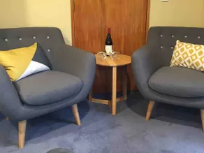 Comfortable & Cozy - Close to Airport - Image 3