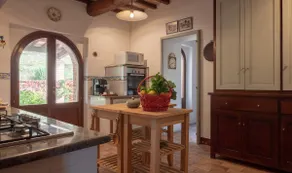 Farmhouse in Umbria with private pool, sleeping up to 12 people. - Image 5