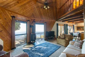 Views•Deck•Fire-Pit•BBQ•Dogs Free•Early/Late check - Image 3