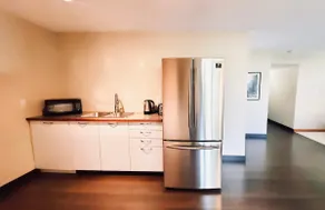 Luxury 1Bed/Sofa bed Suite - Close to airport! - Image 2
