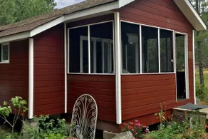 Lakeside Cottage Getaway - Image 3