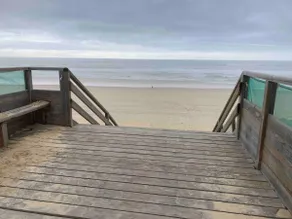 Close to the beach and the lively center, with air conditioning - Image 4