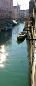 Typical Venetian house on the canal - Image 2