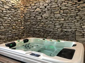 24/7 indoor professional Jacuzzi - Image 4