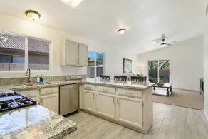 Stunning Vacation Home - Trails, Golf & Dining! - Image 4
