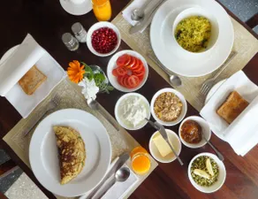 QILASAAZ SUITE GREEN: ELEGANT 2 BEDROOM APARTMENT - Image 3