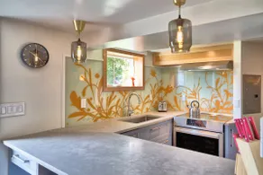The Glam Pad | Walkable | Convenient to Light Rail - Image 2