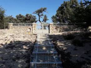 Elafonisos: Two storey house on the sea front - Image 4