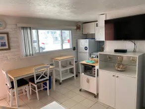 Cute beachfront condo with pool and 2 bedrooms! - Image 5
