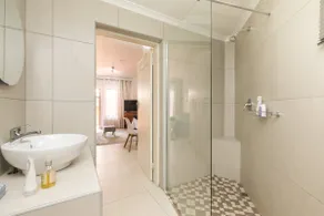 Private Retreat / Retro Chic / Urban Hideawy - Image 5