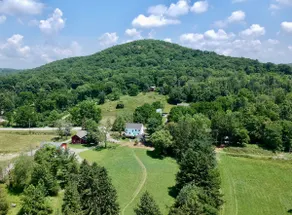 1841 Farmhouse located in the Warwick Valley! - Image 2