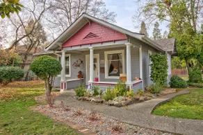 Renovated 1912 Home 2B/2B w/King&Queen fenced yard - Image 2