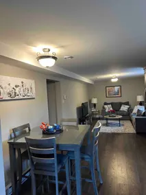 The lower Hillside Suites : 10 mins from airport! - Image 5
