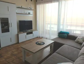 Spacious apartment with balcony overlooking the beach - Image 4