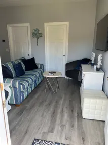 Gorgeous one bedroom carriage house - Image 2