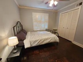 Cheerful, home in quiet area with parking. - Image 5