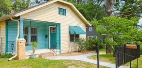 Large deck, pet friendly, fenced backyard - Image 3