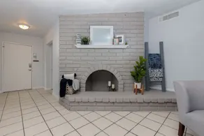 Beautiful home with super fast internet,great spot - Image 5