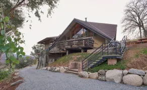 Charming Home Inside Sequoia Park - Image 4