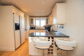 Delightful 2 Double Bedroom House - Image 3