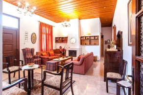 Riverside Apartment - Image 2