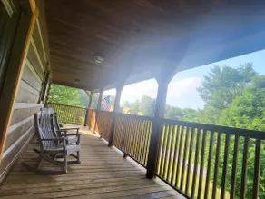 Lakeshore Retreat - Image 4