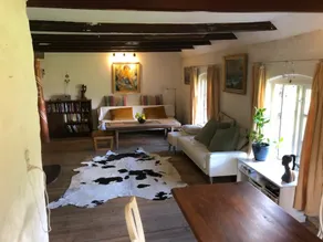 Guest house in the woods - Image 3