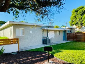 Downtown WPB Villa With Private Backyard - Image 5