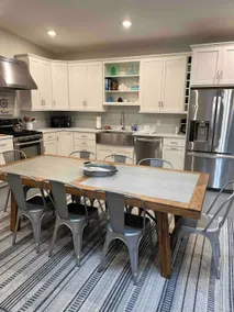 Steps from Beach, Cliff Walk, Minutes to Downtown! - Image 3