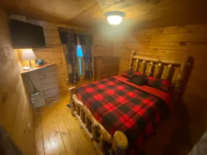 Inviting cabin getaway - Image 3