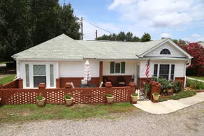 Carriage House, 2 Bedroom, 2 Bath, King bed, pool! - Image 2
