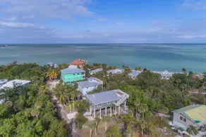 BAREFOOT HIDEAWAY , walk to beach, pool/golf cart - Image 2
