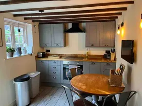 Cozy Flint Cottage - Image 4