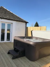 Carriage Cottage Hot Tub - Image 3