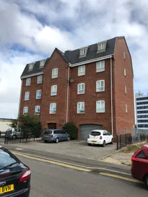 Lovely, Sleeps 6, 2 Baths, Riverside Views, Parking, Central GY - Image 3