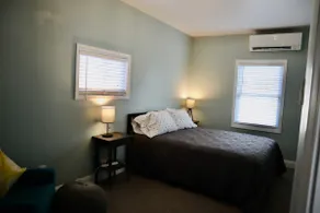 Lakehouse Two Bedroom Unit - The Historic Red Rooster Inn - Image 3