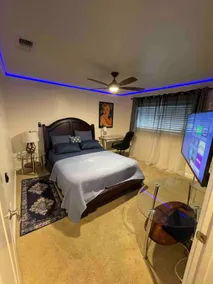 2Bd, 1.5Bath in Central location, secured parking - Image 2