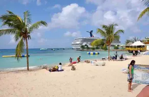 Sun filled apt with pool and private beach access - Image 5