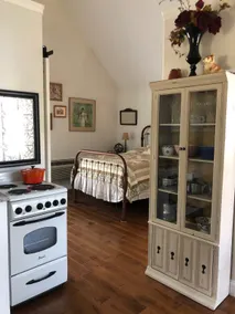 Cozy Country Cottage - Image 5