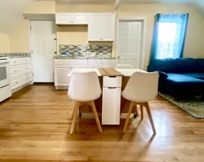 Lovely 1BR APT, close to colleges - Image 2