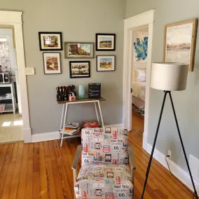 Bright and Happy Bungalow - Image 3
