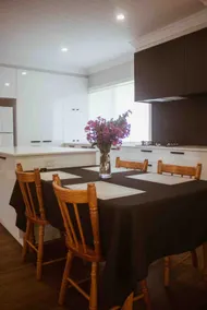 Comfortable 3 bedroom cottage with modern appeal. - Image 3