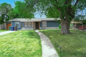 Stylish~Renovated 4Br/2BAT 3MinAirport 10MinDowtn - Image 3