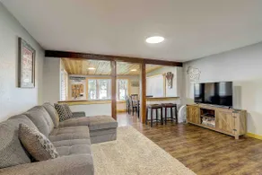 Lakefront cabin. Kayaks included. 40 mins to Dells - Image 4
