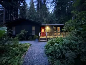 Lovers Nest!HOT TUB & Sauna! Near river - Image 5