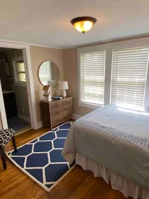 Roomy, cheerful, 4-bedroom home near Bainbridge. - Image 4
