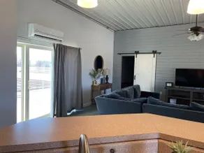 Deluxe Barndominium | King bed + Pkg - Image 4